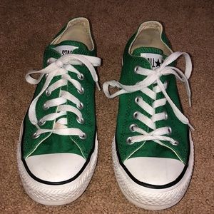 Women’s Converse tennis shoes